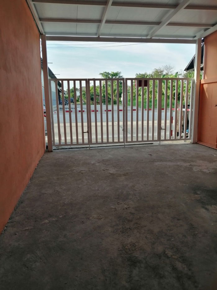 picture 1-Story Townhouse for Sale – Move-In Ready in Khlong 4, Prime Location Near Shopping and Local Amenities - 7/15