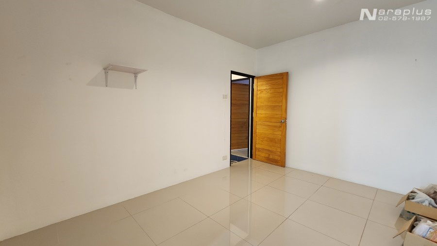 รูป 68070848 : ขายทาวน์เฮ้าส์ 2 ชั้น ตกแต่งสวย ขนาด 3 ห้องนอน บนที่ดิน 17.8 ตร.ว. หมู่บ้านมโนรมย์ 2 เลี่ยบคลองสอง 27 คลองสามวา กรุงเทพ - รูปที่ 12/17