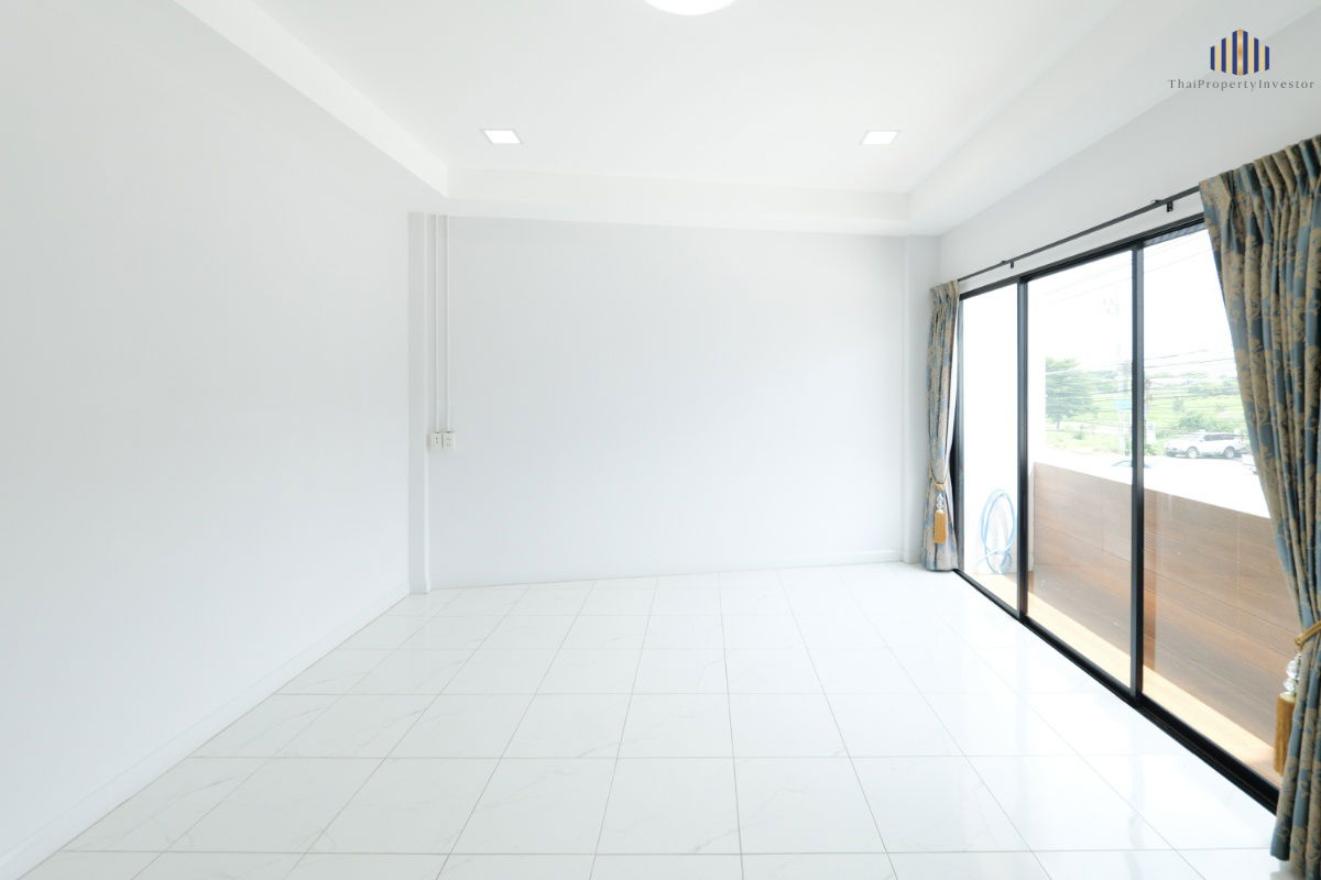 picture For Sale: 3-Storey Commercial Building (Shophouse) on Main Road – 28 sq. wah (112 sqm)  - 12/24