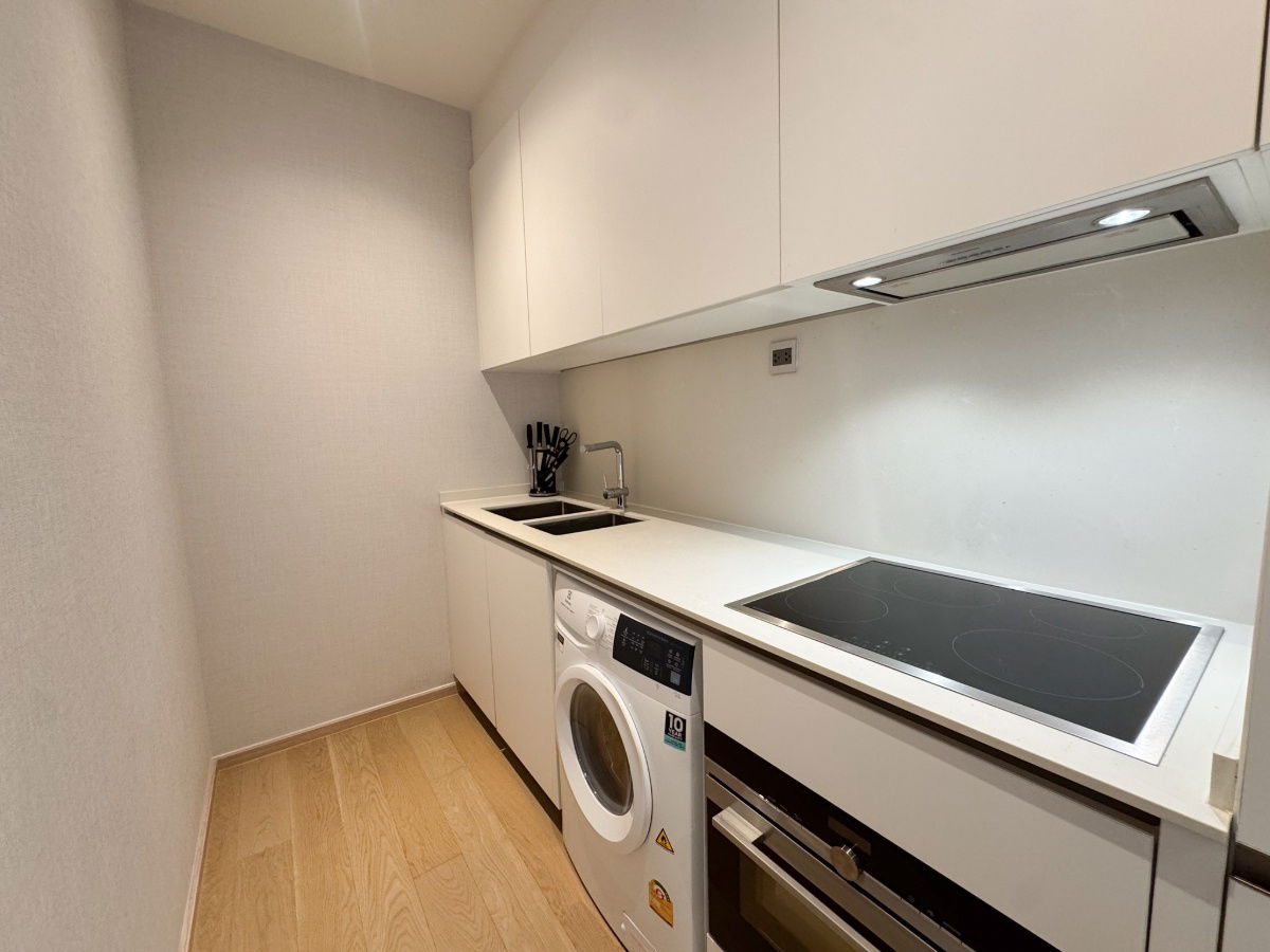 picture ♦ Prime Location ♦ 10++ Floor 90.76 sq.m. 2 Beds | Condo near BTS Thonglor 190 m., Major Cineplex Sukhumvit 550 m., Big C Ekkamai 1.6 km. - 14/20