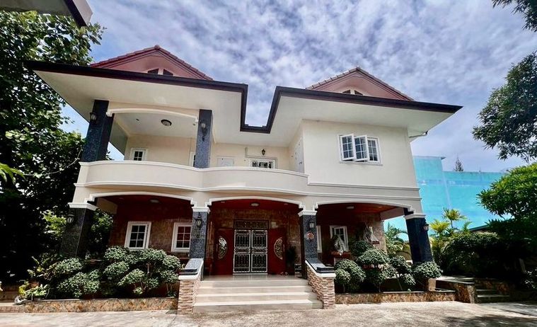 For sale: Large second-hand detached house with garden, shady, Nong Mon location, Chonburi