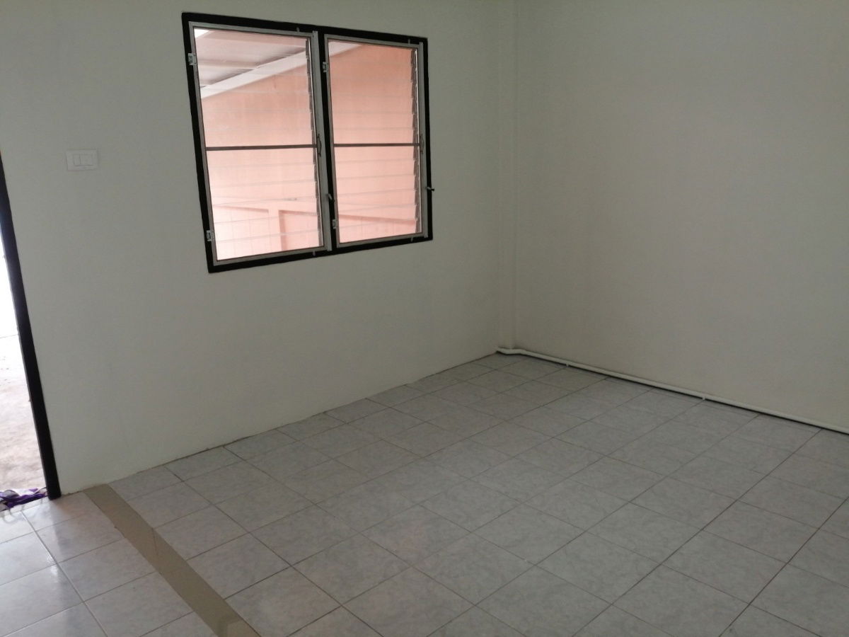 picture 1-Story Townhouse for Sale – Move-In Ready in Khlong 4, Prime Location Near Shopping and Local Amenities - 13/15