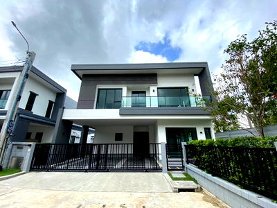Houses for sale Ramkhamhaeng University 2 : For Sell at Baan Seri-Onnut       .