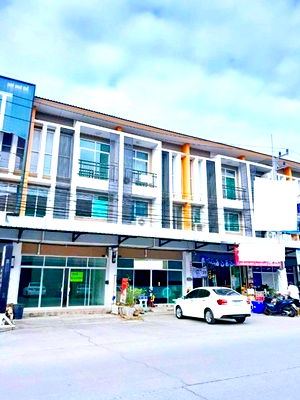 Townhouses for rent Factory Land : LatSawai LamlukKa District BTS Khu Khot 3.1km. For rent 3-storey townhouse 19sq.wa. 230sq.m. SaiMai