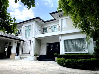 Houses for sale Samut Prakarn : 🏡 For Sale: Luxury House 🌳 On 500 sq.w. Land, Petchhueng Road (Near Bang Nam Phueng Market) Beautifully Decorated, Fully Furnished