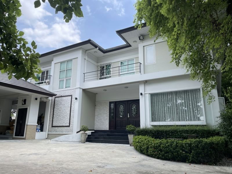 รูป 🏡 ขายบ้านเดี่ยวหรู สร้างเอง 🌳 บนพื้นที่  𝟓𝟎𝟎 ตร.ว. ถนนเพชรหึงษ์ (คุ้งบางกระเจ้า) ใกล้ตลาดบางน้ำผึ้ง ตกแต่งสวย เฟอร์นิเจอร์ครบ ไม่มีค่าส่วนกลาง - รูปที่ 1/19