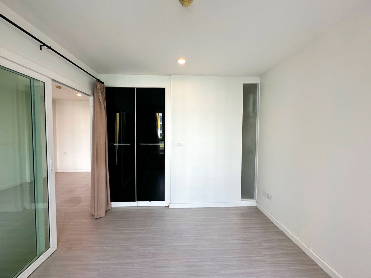 picture Condo for Sale – The Key Phaholyothin (Corner Unit with Garden View) 📍 Just 200 meters from BTS Sena Nikhom 💥 Special Price: 2 million THB - 7/11