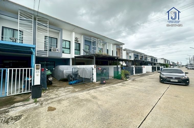 2-bed townhouse for sale, 16.9 sq wah, BR @ Arena Nongchock