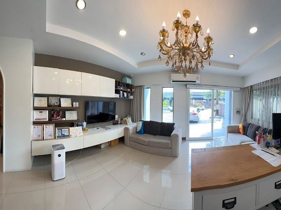 รูป บ้านเดี่ยวสองหลังทำเลดีมาก ติดถนนใหญ่เลียบทางด่วนรามอินทรา  ก่อนถึง Central Eastville 🍀💫 - รูปที่ 4/20