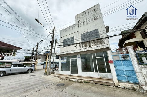 ขายทาวน์โฮม 2.5 ชั้น ซอยภานุวงศ์12 ถนนสุขุมวิท 117 ใกล้BTS สถานีปู่เจ้า