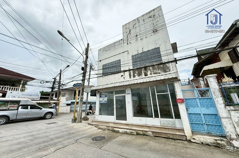 รูป ขายทาวน์โฮม 2.5 ชั้น ซอยภานุวงศ์12 ถนนสุขุมวิท 117 ใกล้BTS สถานีปู่เจ้า - รูปที่ 1/8