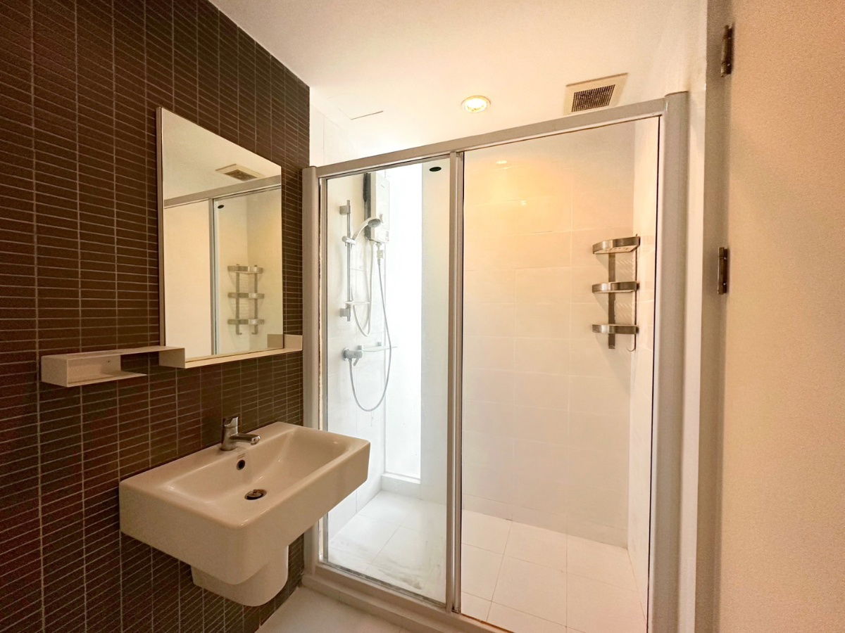 picture Condo for Sale – The Key Phaholyothin (Corner Unit with Garden View) 📍 Just 200 meters from BTS Sena Nikhom 💥 Special Price: 2 million THB - 8/11