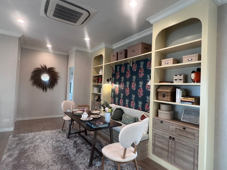 รูป บ้านตัวอย่างพร้อมอยู่ ราคาพิเศษ หน้าคลับเฮ้าส์และทะเลสาบ - รูปที่ 14/23