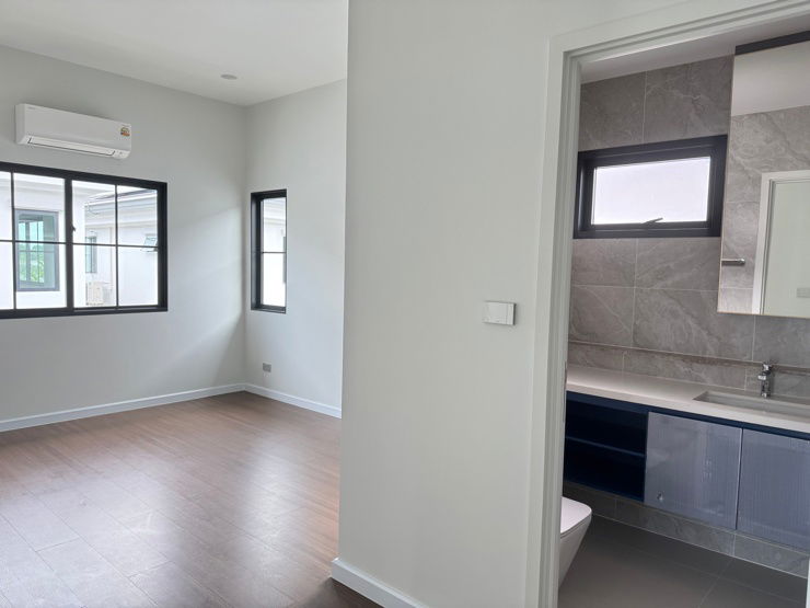 picture House for sale at Setthasiri Serithai - Ready-to-move-in project by Sansiri - 12/15