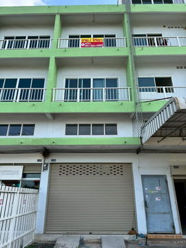 ให้เช่าอาคารพาณิชย์ 3.5 ชั้น กว้างขวาง มีห้องนอน ทำเลดี กาญจนาฯ 10,000 บ.