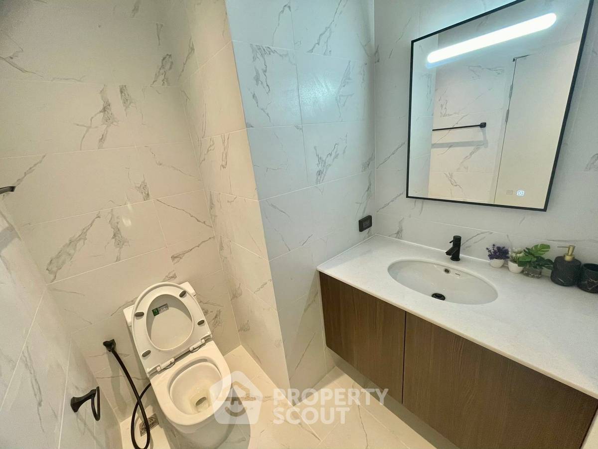 picture 1-BR Condo at BAAN U CHAROEN TOWN IN TOWN in Phlapphla (ID 1540153) - 3/8