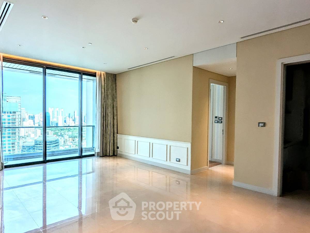 picture 3-BR Condo at Sindhorn Residence near BTS Ratchadamri (ID 1779156) - 4/9