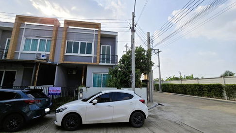 For Rent!! Corner Unit Townhome in S-Gate 2 Village! 26.7 Sq.wah | First Alley of the Project | Prime Location near Kanchanaphisek Road