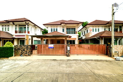 Houses for sale  Kasintorn Saint Peter School : For Sale: Single Detached House, 73.4 sq.w. (293.6 sq.m.) in Laddaville 1-2 Village, located on Ban Kluai - Sai Noi Road, Phimonrat, 