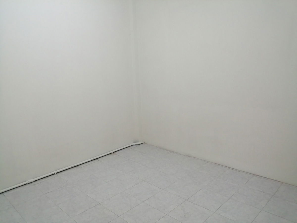picture 1-Story Townhouse for Sale – Move-In Ready in Khlong 4, Prime Location Near Shopping and Local Amenities - 9/15