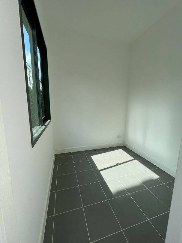 picture Single house near the airport, ready to move in, 280 sq m, 3 parking spaces - 11/21