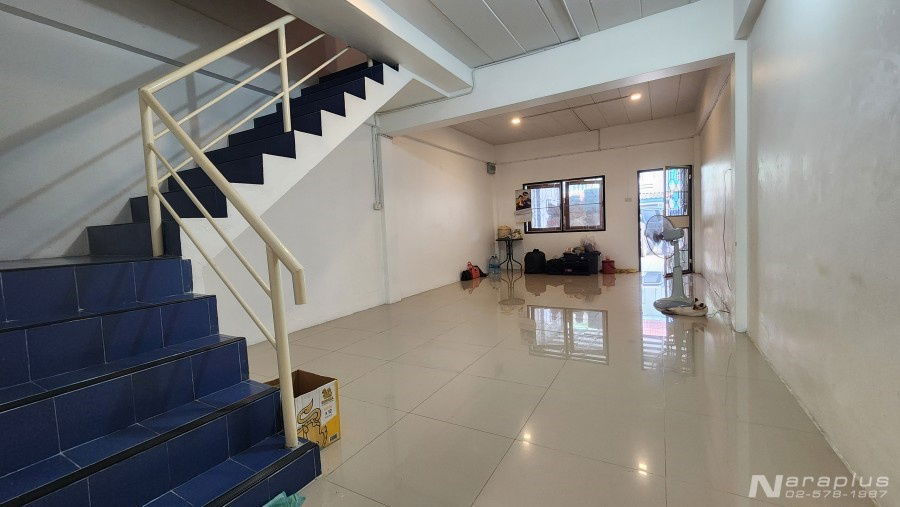 รูป 68070848 : ขายทาวน์เฮ้าส์ 2 ชั้น ตกแต่งสวย ขนาด 3 ห้องนอน บนที่ดิน 17.8 ตร.ว. หมู่บ้านมโนรมย์ 2 เลี่ยบคลองสอง 27 คลองสามวา กรุงเทพ - รูปที่ 7/17