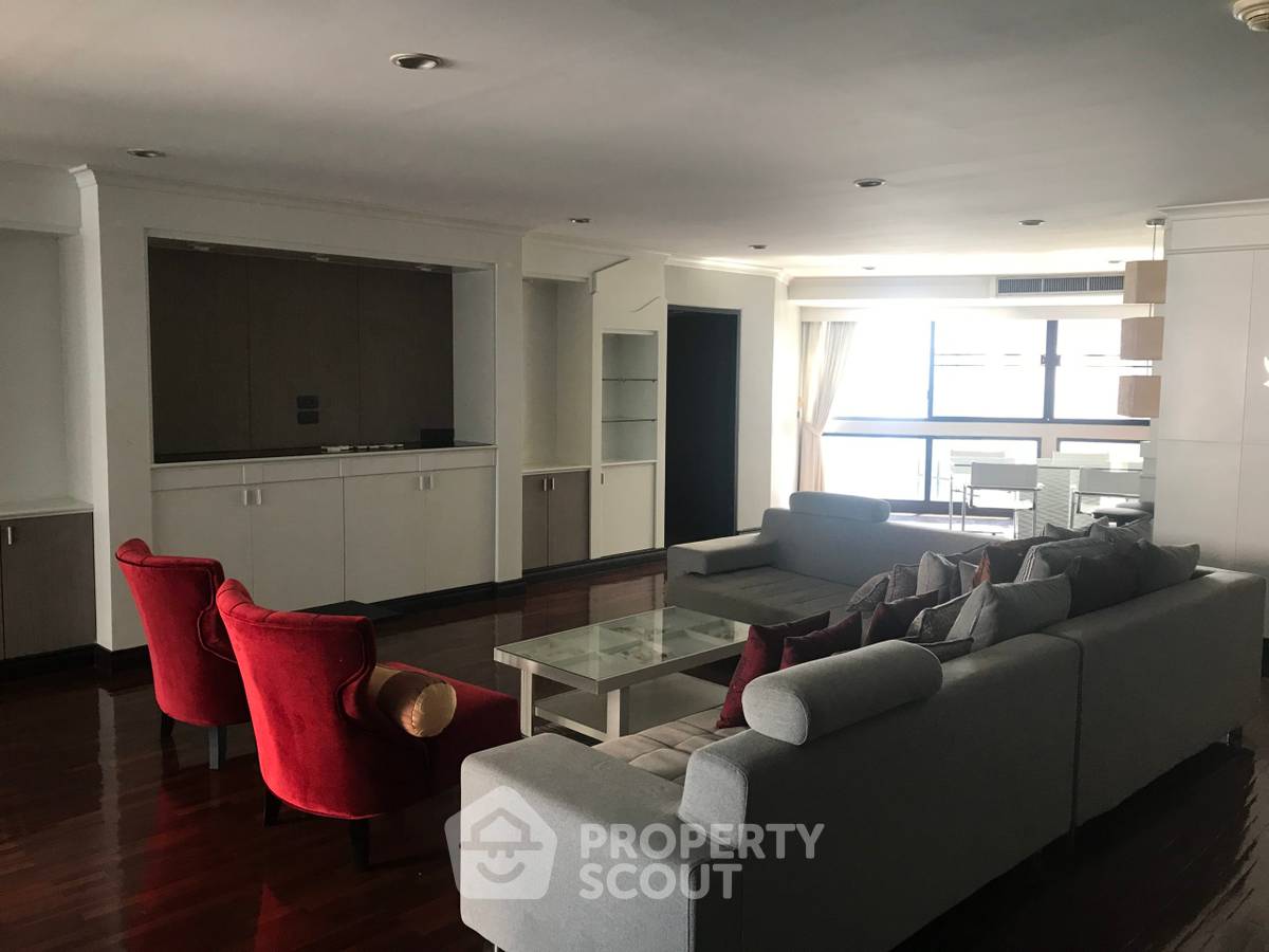 picture 3-BR Condo at President Park Condominium near MRT Queen Sirikit National Convention Centre (ID 514220) - 4/14