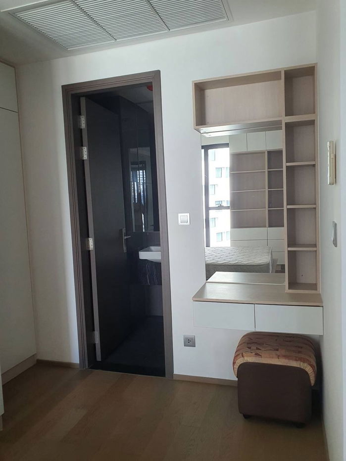 picture Ashton Chula Silom【𝐒𝐄𝐋𝐋 & 𝐑𝐄𝐍𝐓】🔥Dark and classy tones with simple and cool in every corner of the room🔥  Contact Line ID: @hacondo - 4/10