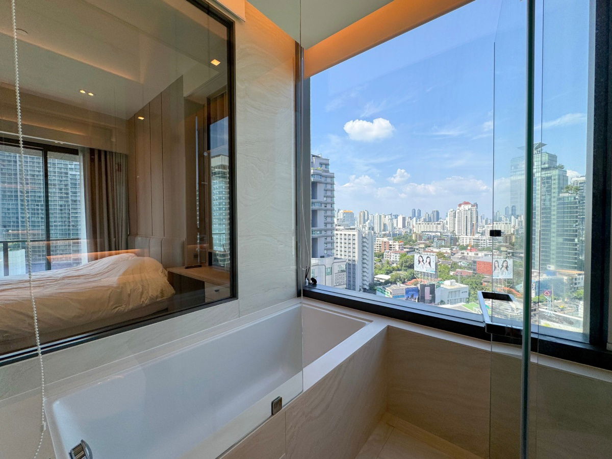 picture ♦ Prime Location ♦ 10++ Floor 90.76 sq.m. 2 Beds | Condo near BTS Thonglor 190 m., Major Cineplex Sukhumvit 550 m., Big C Ekkamai 1.6 km. - 7/20