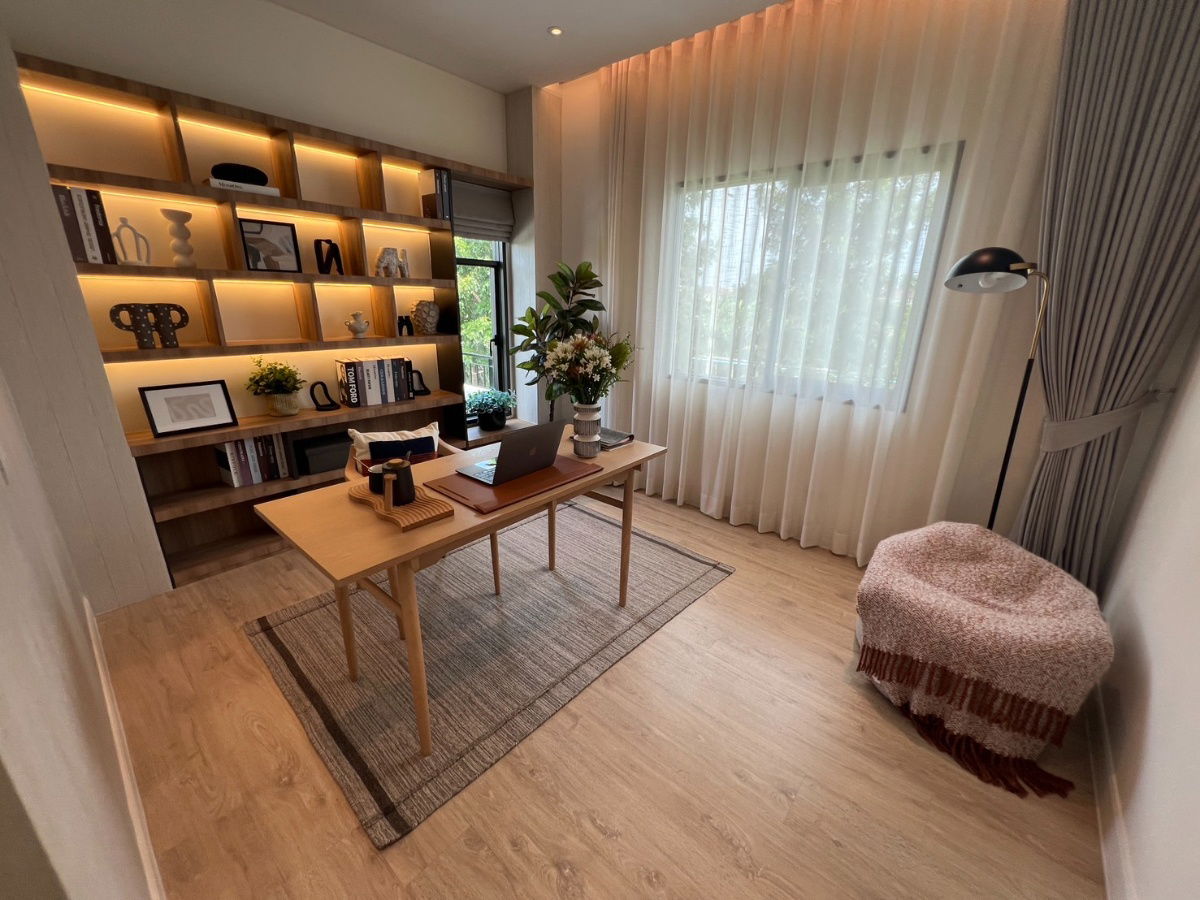 รูป โครงการสราญสิริ ศรีวารี 2 ขายบ้านตัวอย่าง ตกแต่งครบ เฟอร์นิเจอร์จัดเต็ม พร้อมเข้าอยู่ แปลงมุมที่ดินใหญ่ - รูปที่ 7/11