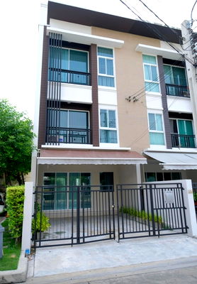 Townhouses for rent Ladprao 48, Chokchai 4, Ladprao 71 : Urgently ✨🎄 Baan klang muang Chokchai 4  🎄✨ For Rent  with Fully Furnished  