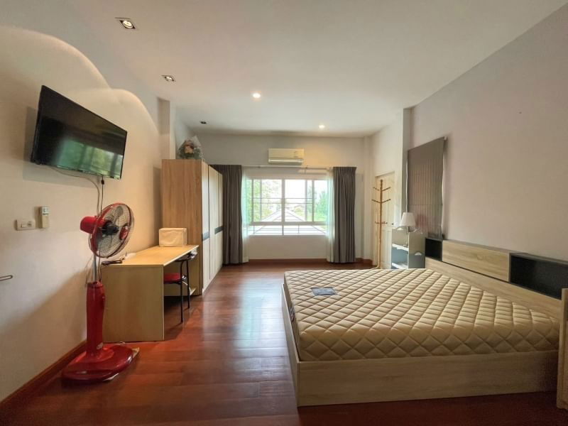 รูป 🏡 ขายบ้านเดี่ยวหรู สร้างเอง 🌳 บนพื้นที่  𝟓𝟎𝟎 ตร.ว. ถนนเพชรหึงษ์ (คุ้งบางกระเจ้า) ใกล้ตลาดบางน้ำผึ้ง ตกแต่งสวย เฟอร์นิเจอร์ครบ ไม่มีค่าส่วนกลาง - รูปที่ 15/19
