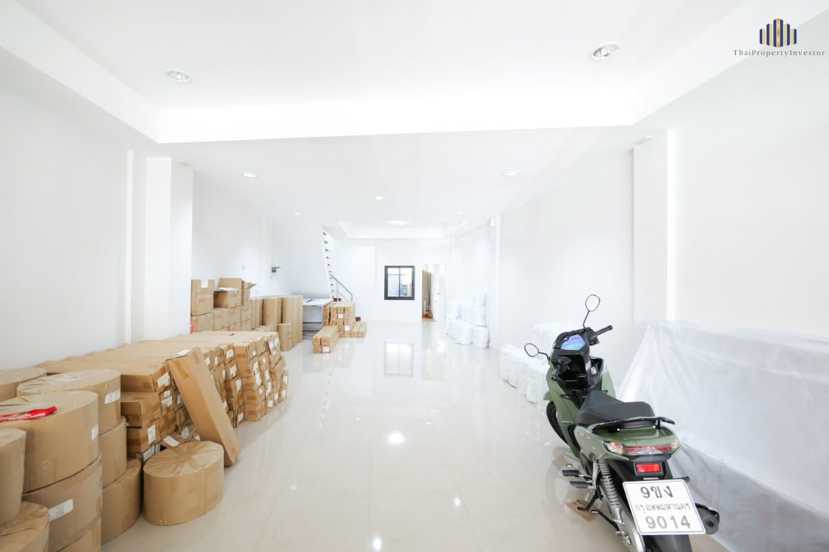 picture For Sale: 3-Storey Commercial Building (Shophouse) on Main Road – 28 sq. wah (112 sqm)  - 7/24