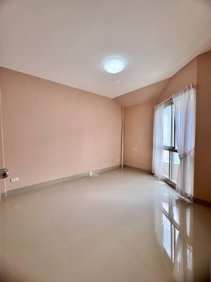 picture Townhouse for sale, Supalai Ville Village, Ram Intra 40, next to Ram Intra Expressway (N.449) - 5/10
