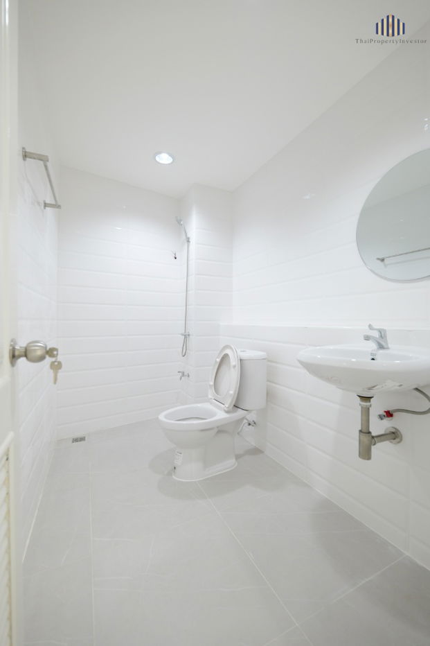 picture For Sale: 3-Storey Commercial Building (Shophouse) on Main Road – 28 sq. wah (112 sqm)  - 14/24