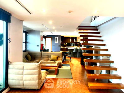 คอนโดให้เช่า : คอนโด 2-ห้องนอน ที่ สุขุมวิท สวีท คอนโดมิเนียม ใกล้ BTS นานา (ID 1346007)