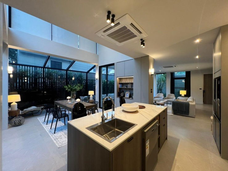 รูป บ้านเดี่ยว 3.5 ชั้น สร้างใหม่ พร้อมสระว่ายน้ำส่วนตัว ทำเลดี ย่านปรีดี พระโขนง - รูปที่ 8/10