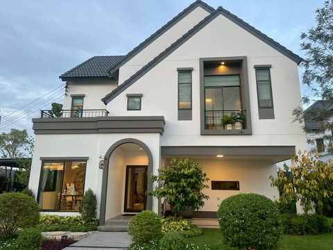 Model house near the airport, ready to move in with just one bag, usable area up to 188 sq m, 4 bedrooms