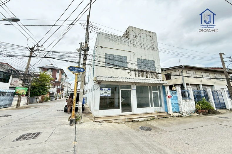 รูป ขายทาวน์โฮม 2.5 ชั้น ซอยภานุวงศ์12 ถนนสุขุมวิท 117 ใกล้BTS สถานีปู่เจ้า - รูปที่ 2/8