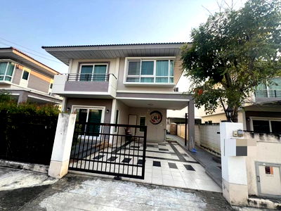 บ้านเดี่ยวให้เช่า : 🛌3 ห้องนอน, 🛀3 ห้องน้ำ 🛋️1 ห้องนั่งเล่น, 🫕 1 ห้องครัว 3 เครื่องทำน้ำอุ่น, ตู้เย็น