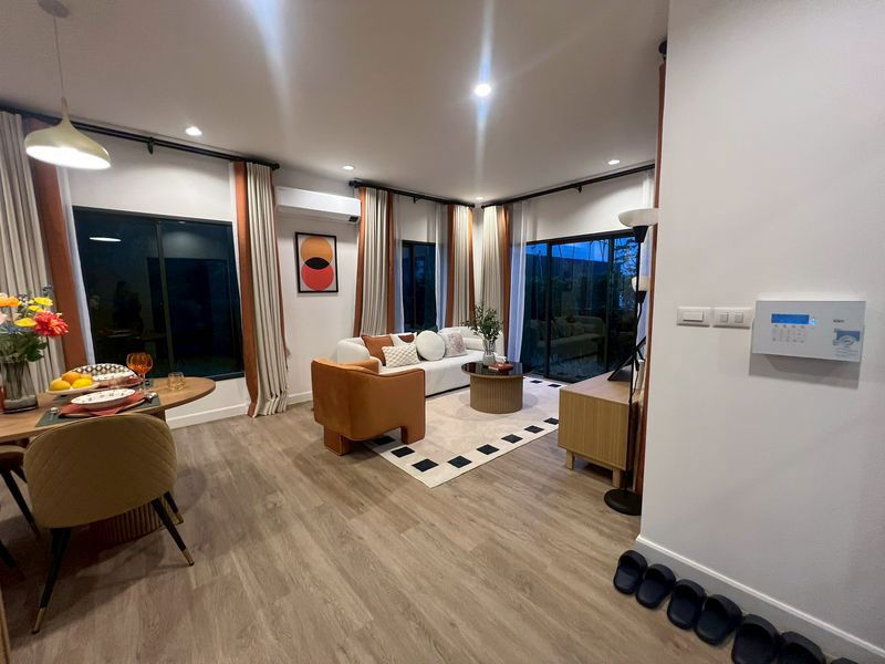 รูป บ้านตัวอย่าง ใกล้สนามบิน กระเป๋าใบเดียวพร้อมเข้าอยู่ พื้นที่ใช้สอยถึง 155 ตรม  3 ห้องนอน - รูปที่ 12/12