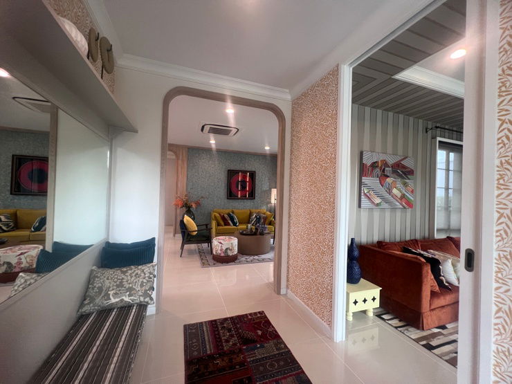 รูป บ้านตัวอย่างพร้อมอยู่ ราคาพิเศษ หน้าคลับเฮ้าส์และทะเลสาบ - รูปที่ 8/23