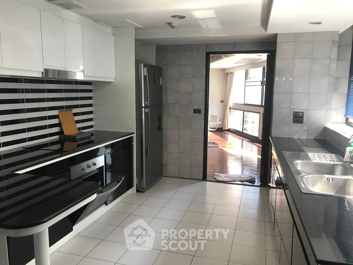 picture 3-BR Condo at President Park Condominium near MRT Queen Sirikit National Convention Centre (ID 514220) - 6/14