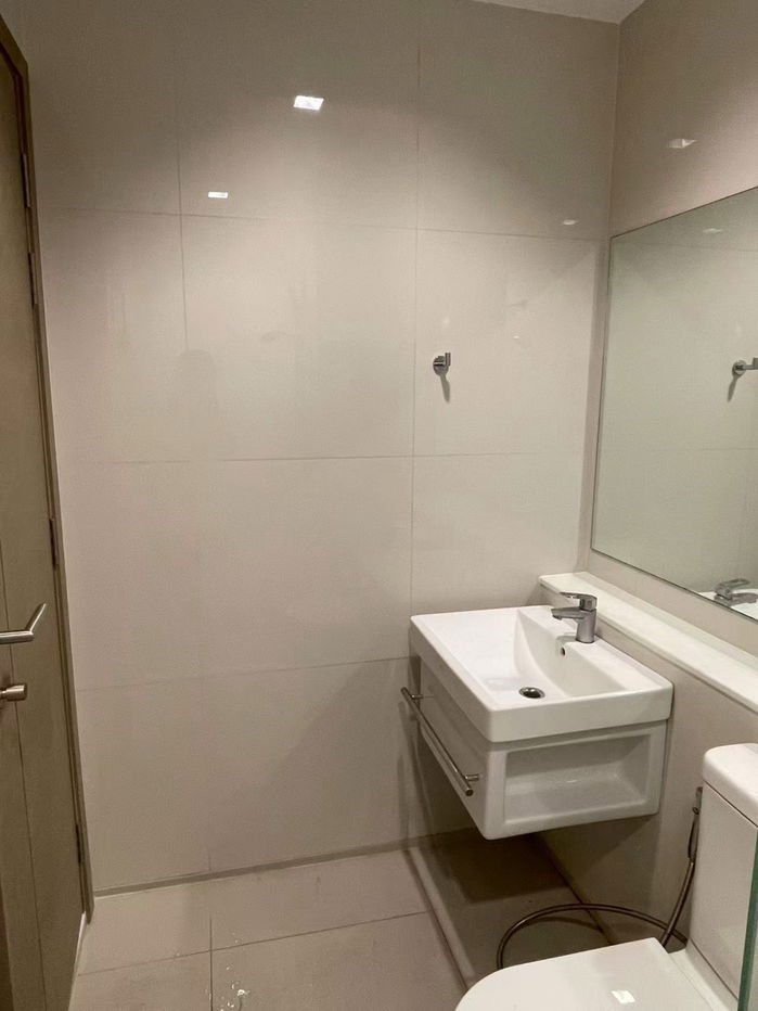 picture Life Asoke-Rama 9 URGENT SALE + FOR RENT - 7/21