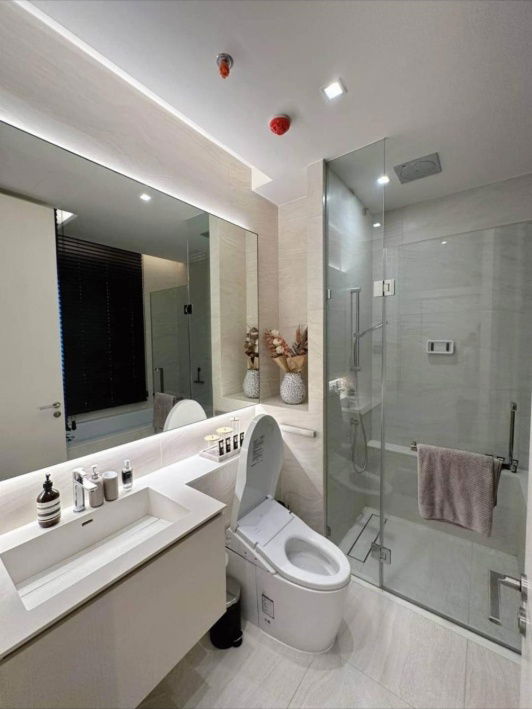 รูป ♦ Modern Room ♦ ชั้น 20+ 55.70 ตร.ม. | 1 ห้องนอน 1 ห้องน้ำ | คอนโดใกล้ BTS ทองหล่อ 190 ม., เมเจอร์ ซีนีเพล็กซ์ สุขุมวิท 550 ม. - รูปที่ 6/11