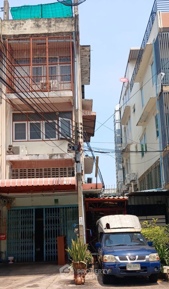 picture 3-BR Townhouse close to Sathu Pradit (ID 2226514) - 1/5