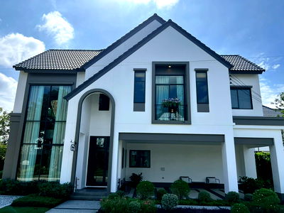 Houses for sale Lotus's Latkrabang : Single house near the airport, ready to move in, 280 sq m, 3 parking spaces