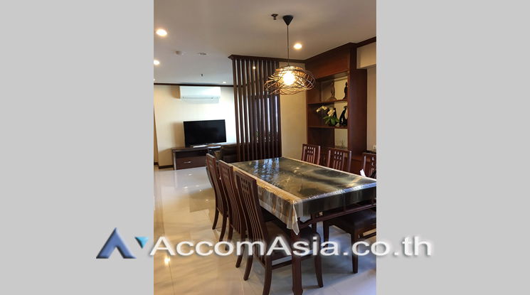 picture 🔼🔽 AccomA 📩 Classic condo with dark wood tones and cozy charm (1518239) - 1/8