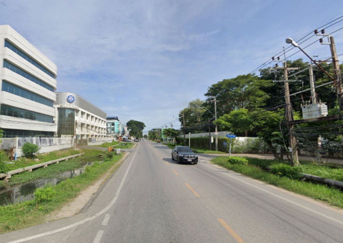 รูป ขายด่วน!! ที่ดินโซนกรุงเทพกรีฑา ใกล้โรงเรียนนานาชาติเวลลิงตัน เพียง 900 เมตร - รูปที่ 2/3