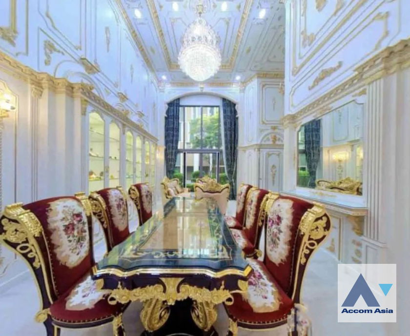 picture 🔼🔽 AccomA 📩  European Classic-Style Luxury Home (AA35121) - 2/20